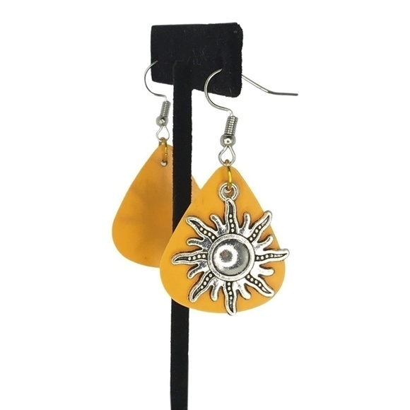 HAND Crafted ๐
บEarrings Repurposed Guitar Picks Sunburst Pendant Charms - Picture 4 of 7